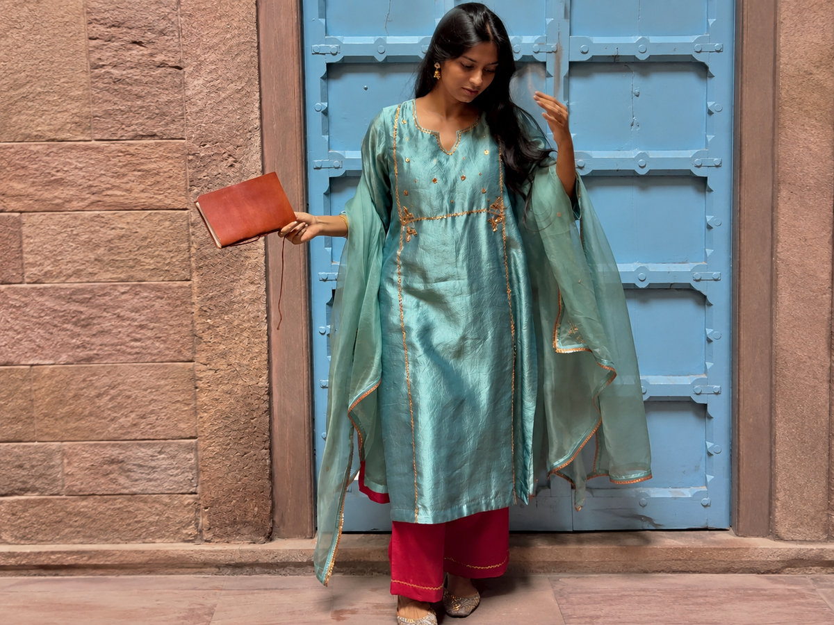 Mishkat gotta silk set